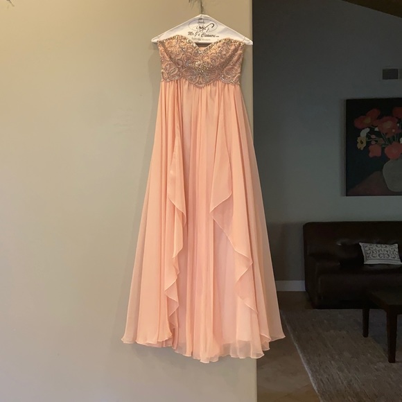 Dave and Johnny Prom Dress - Picture 2 of 10